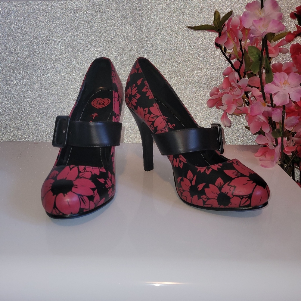 Size 8 TUK Floral Heels